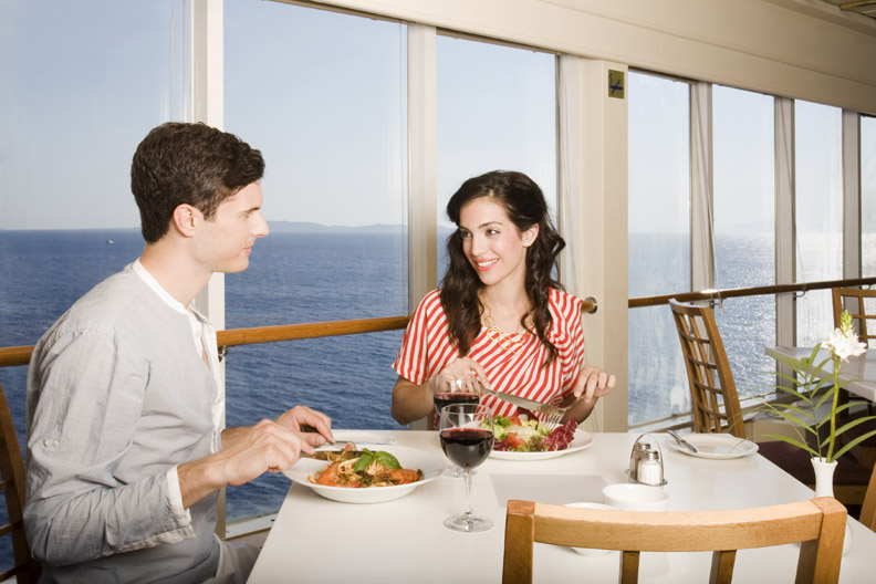 Cena a bordo del Louis Cristal (Louis Cruises) CRUCEROS LOUIS CRUISES CUBA CRUISES LOUIS CRISTAL CRUCEROS CUBA CRUCEROS CARIBE LOUIS CRISTAL CARIBE CRUCEROS